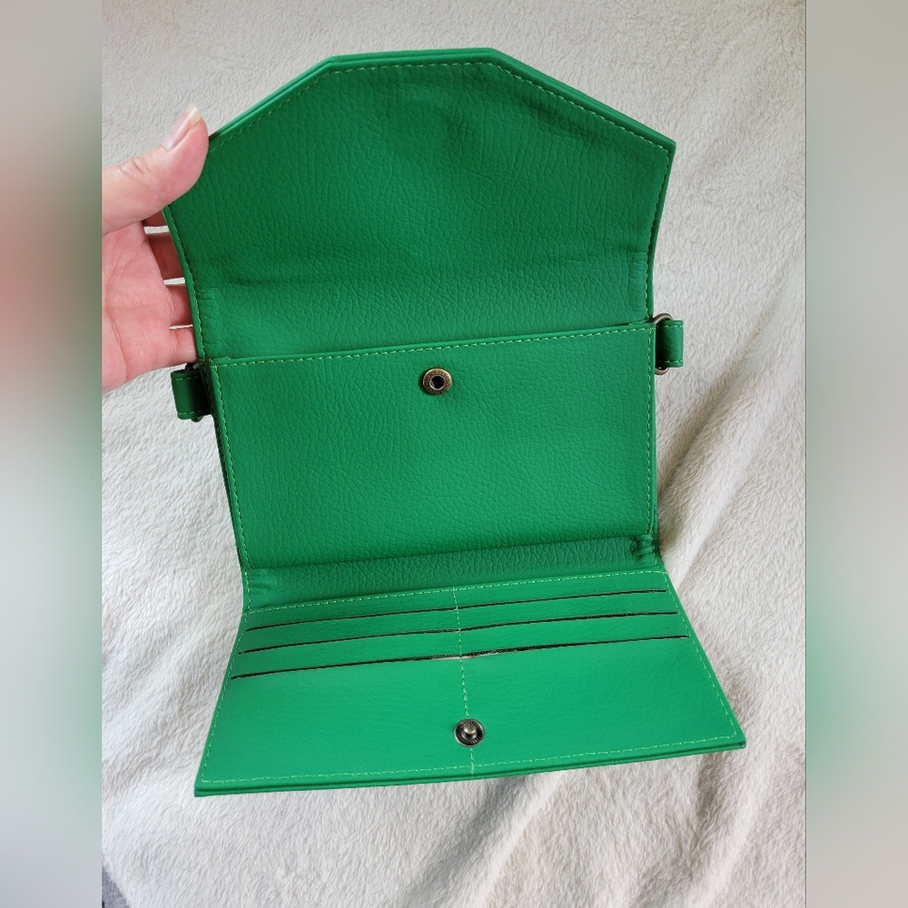 Parchita | Vibrant Kelly Green PVC Mila Wallet Crossbody Bag - Picture 15 of 15